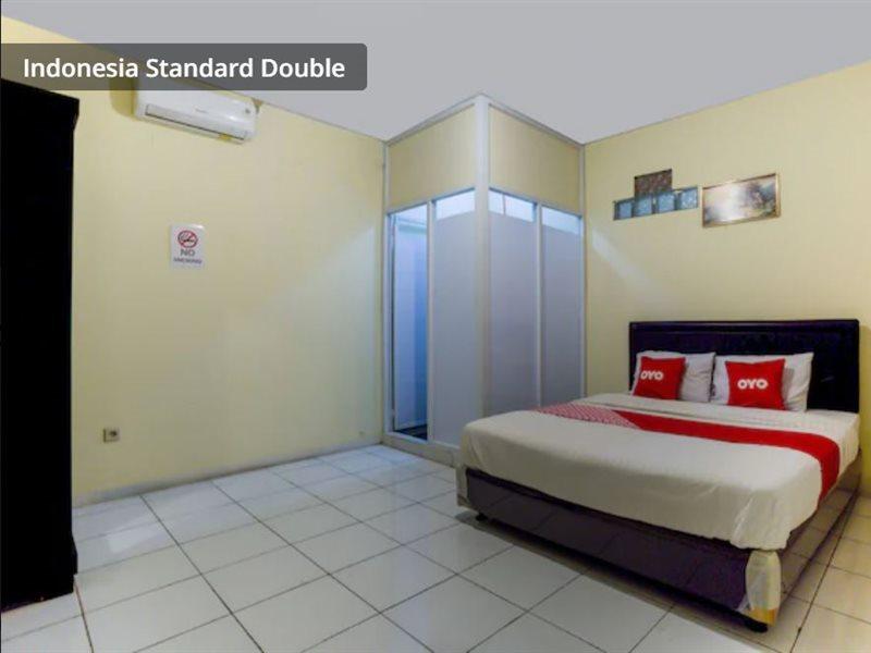 J&B Rooms Pramuka Jakarta Mitra Reddoorz Exterior foto
