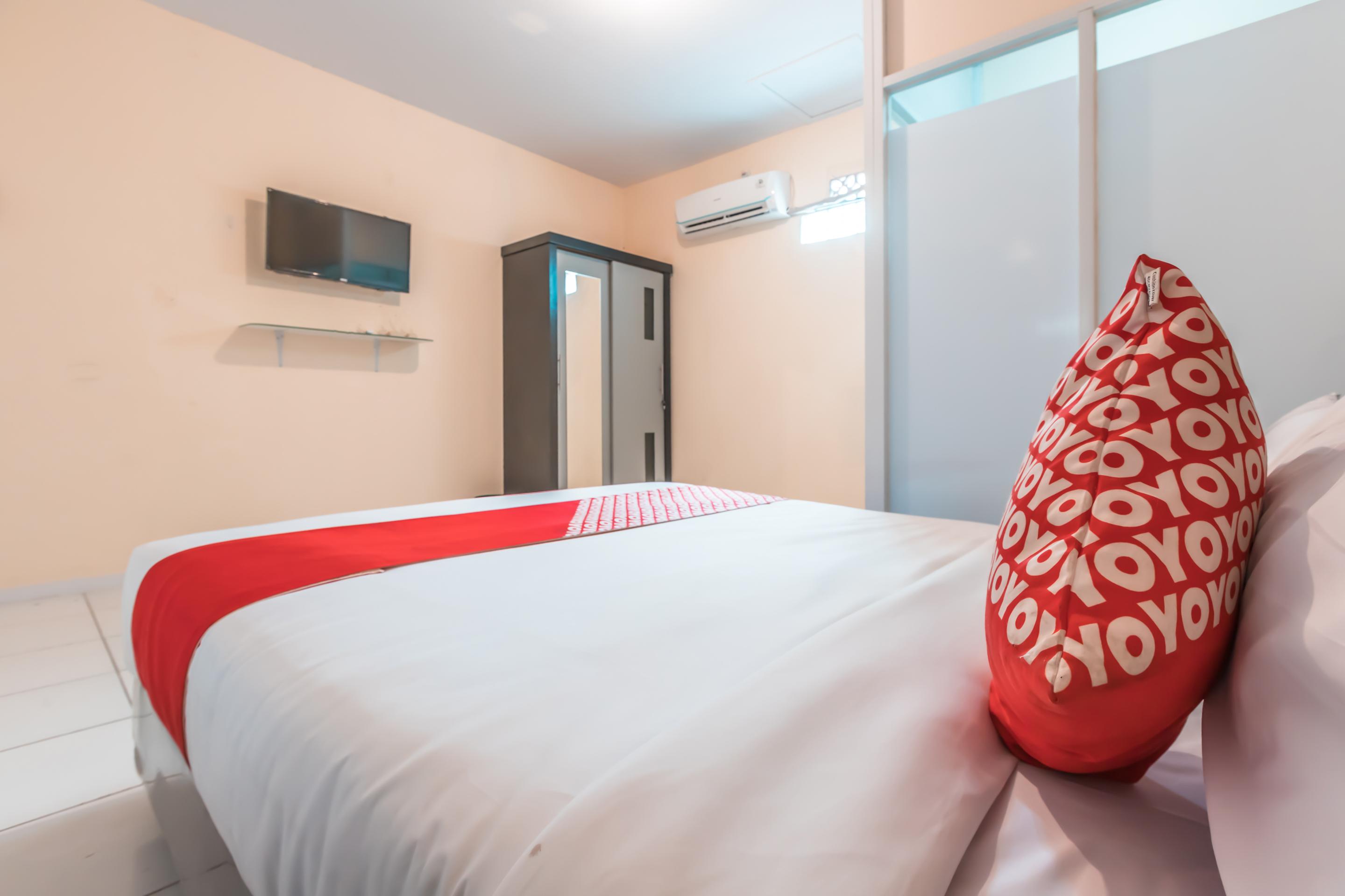 J&B Rooms Pramuka Jakarta Mitra Reddoorz Exterior foto