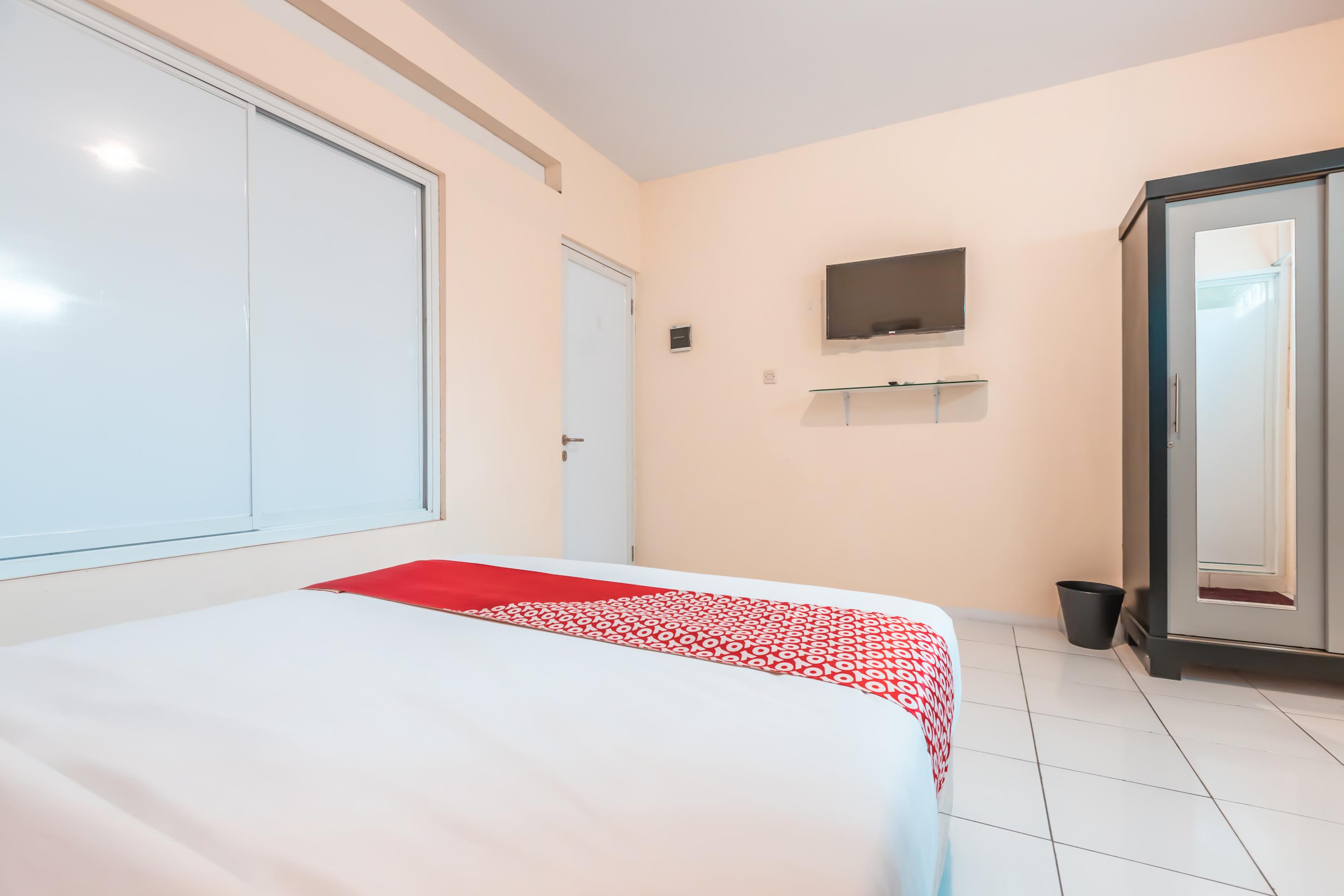 J&B Rooms Pramuka Jakarta Mitra Reddoorz Exterior foto