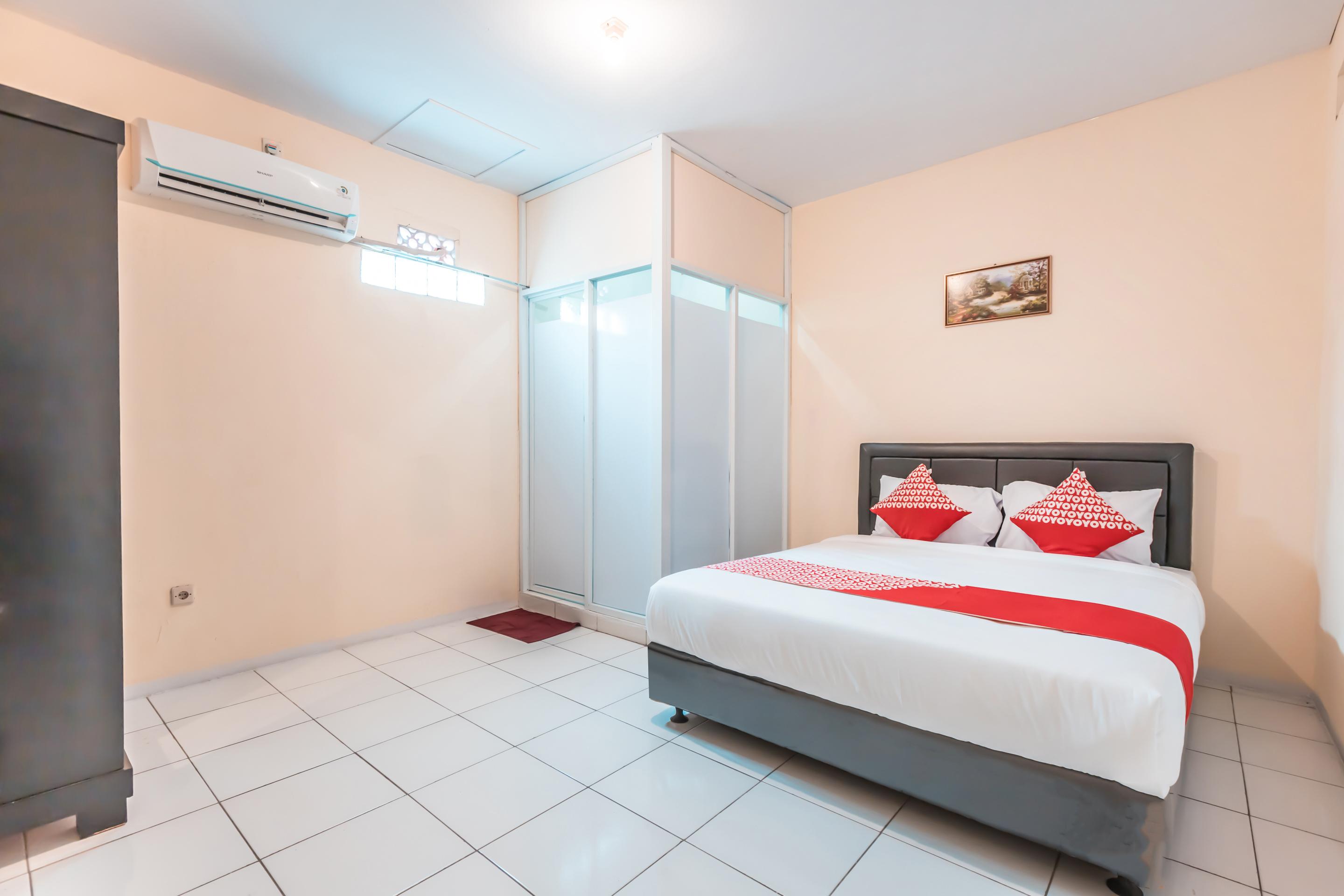 J&B Rooms Pramuka Jakarta Mitra Reddoorz Exterior foto